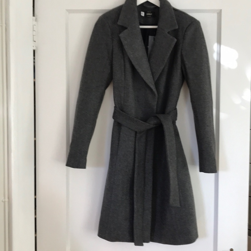 Pretty grey coat - staple must have piece